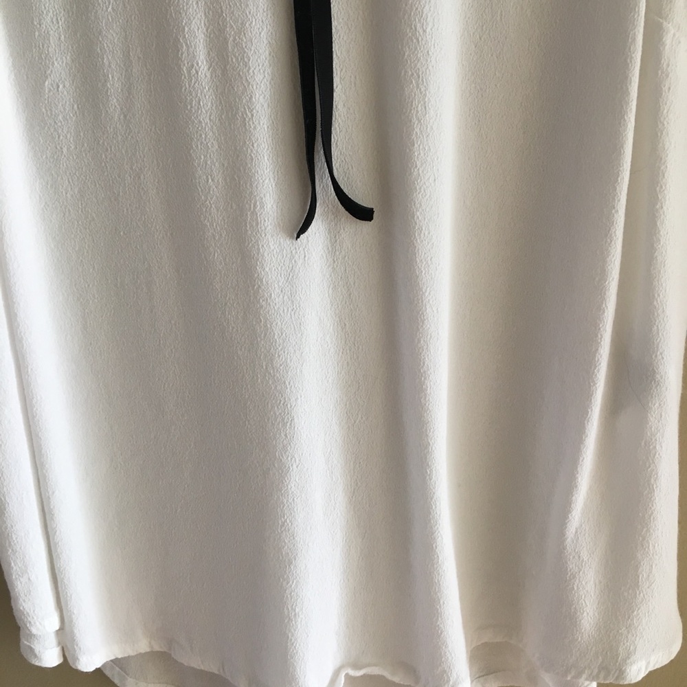 Collared Blouse🖤 - Picture 2 of 2
